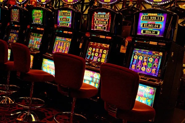 Kartu Three Card Poker dengan kombinasi Straight Flush